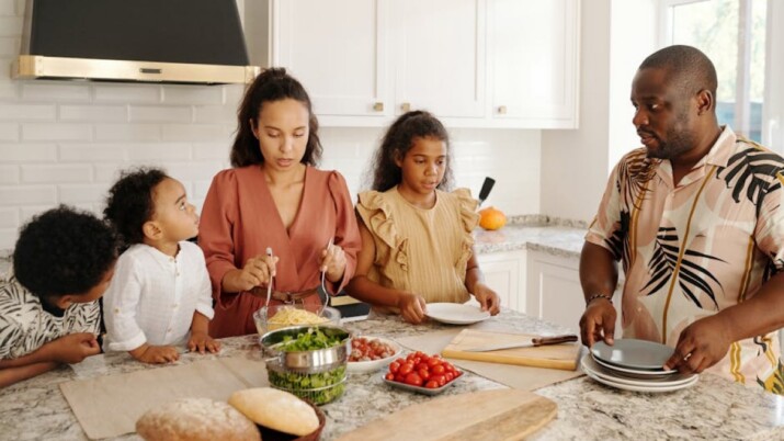 healthy family kitchen