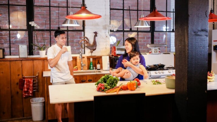 healthy family kitchen